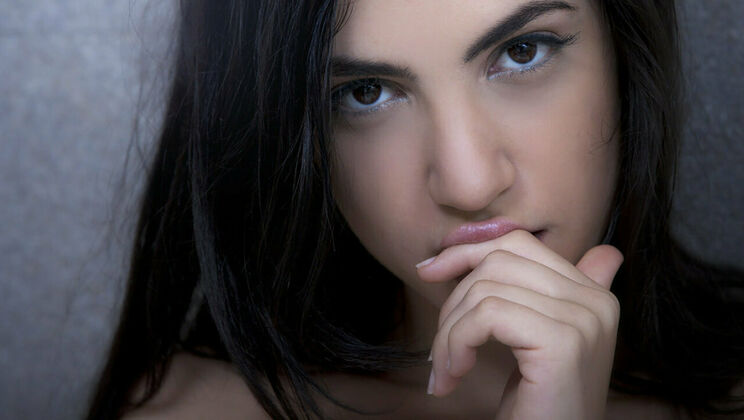 Brunette Luna's Nipple Tease