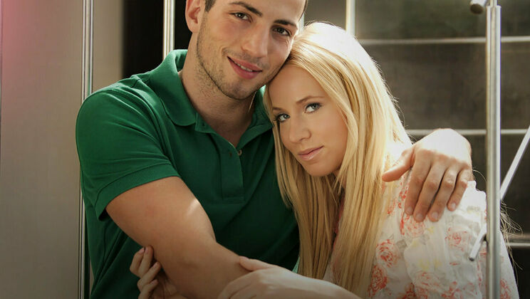 Blonde Kiara Lord's Doggystyle Delight