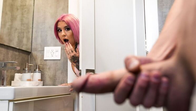 Big Dick for Stepsister Luna Legend