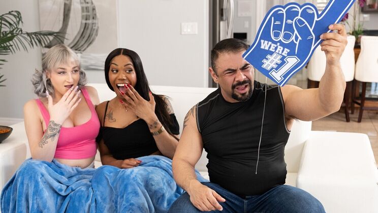 Tattooed Temptresses Slam Dunked