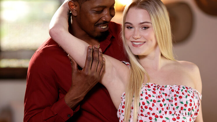 Chloe Rose the Teen Blonde Babysitter in Facial Fun