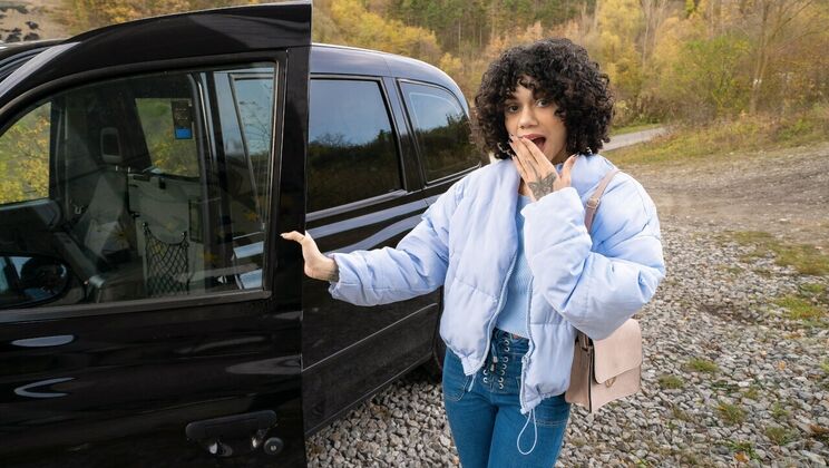 Mih Ninfetinha's Deepthroat for Cash