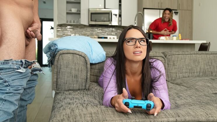 Gamer Girl Takes Huge Cock in Her Tight Ass