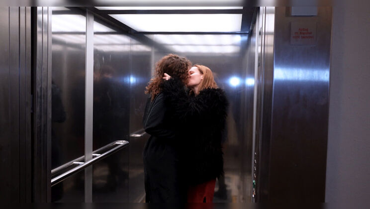 Trimmed Temptresses Sally & July Get Down