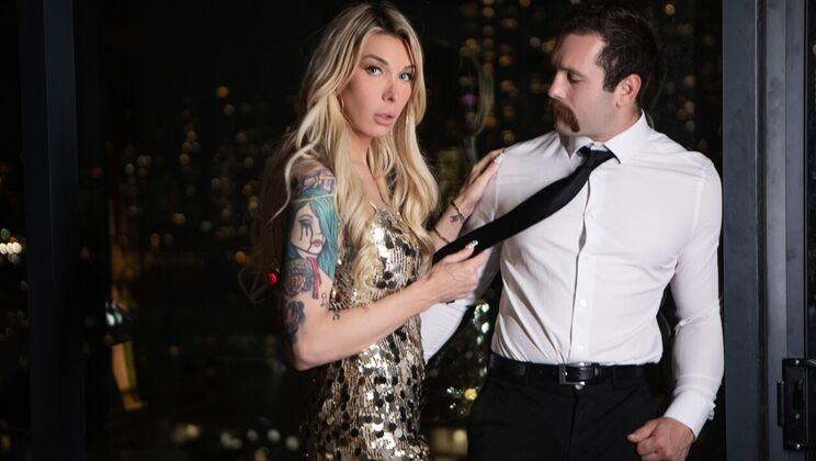 Athletic Shemale Fucked in a Taxi