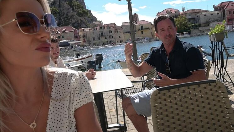 Glasses & High Heels: A Lesbian Outdoor Encounter