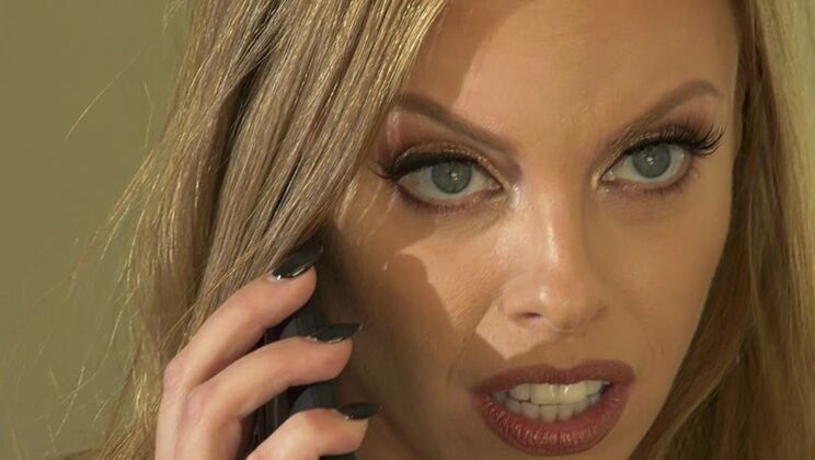  Britney Amber, the blue-eyed MILF, gets fucked hard 