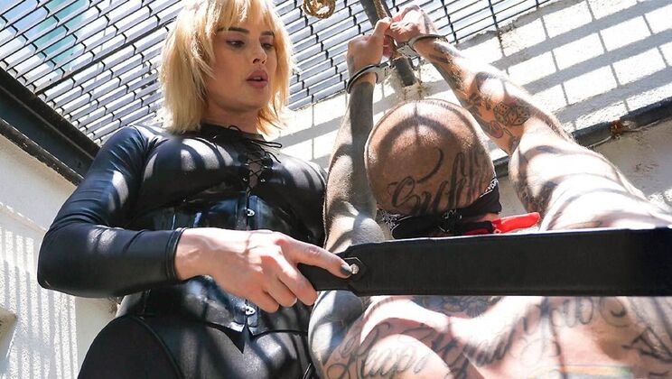 Spandex femdom gives harsh flogging in alley
