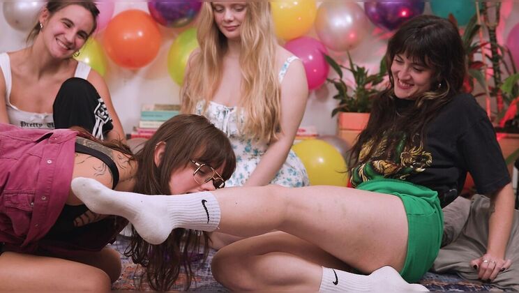 Lingerie Lesbian Orgy - Kissing, Toys & Surrender Game
