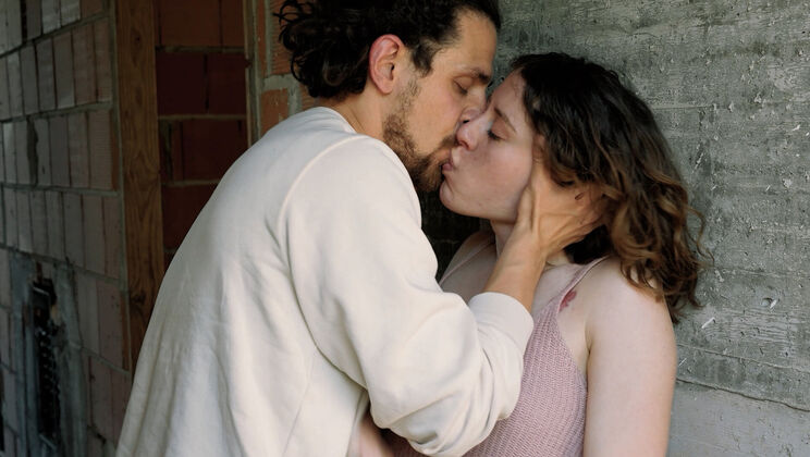 Curly Hair Arden & Tommy Share a Hot Kiss Outside