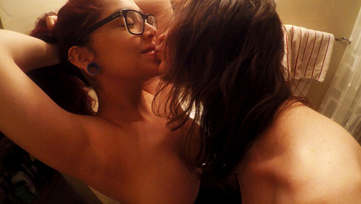 Tattooed Daisy Gives Bud a Handjob Instead of Chores