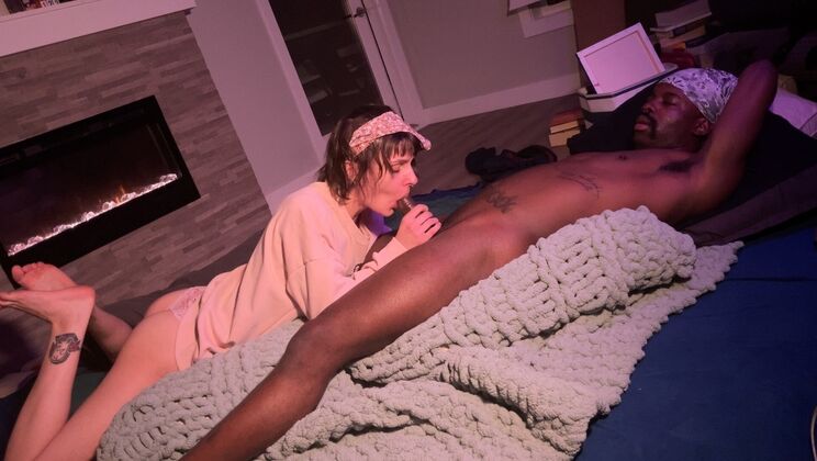 Two Horny Sluts In Luv: Junebug & Teddie Get Nasty