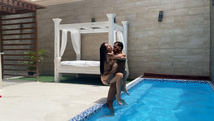 Pool Sex: Carel & Ria Go Deep