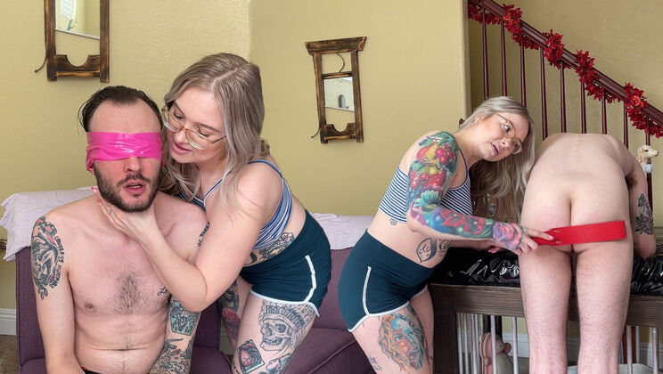 Blonde Kaiia Eve Shows What Good Boys Get