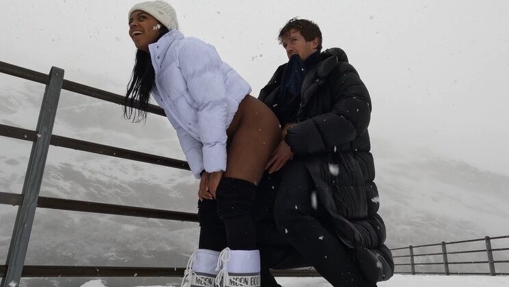 Essel & Sofi: Snowy Outdoor Quickie with Kissing & Laughing